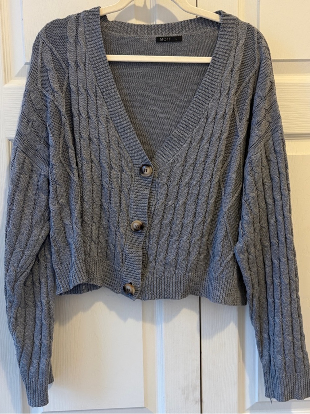 MOTF Gray Cropped Cable-Knit V-Neck Cardigan